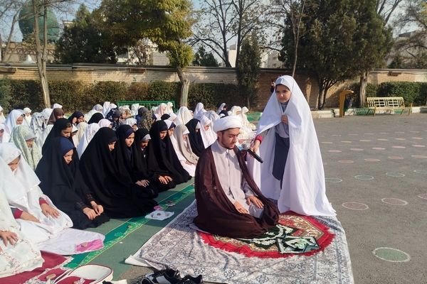 نماز طلب باران، همخوانی زمین و آسمان در دبستان پنجم مهر