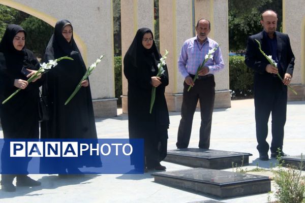 تجدید میثاق مدیر آموزش و پرورش گلوگاه با شهدا و دیدار با امام جمعه شهرستان 