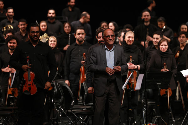 ارکستر سمفونیک تهران به رهبری «پانیذ فریوسفی»