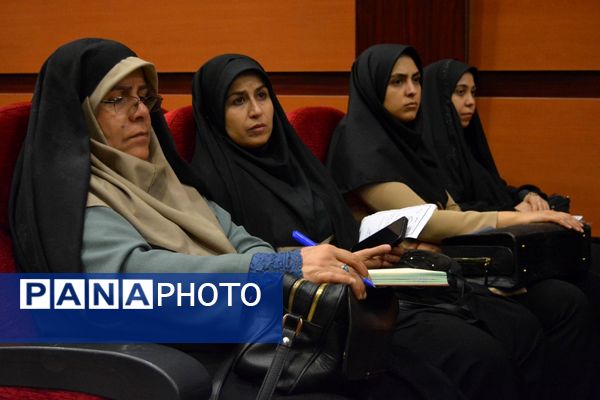 نشست هم‌اندیشی معاونین پرورشی، روحانیون امین و ائمه جماعات در بهارستان‌دو
