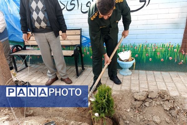 گرامیداشت روز درختکاری در دبستان حکیم نظامی کهریزک 