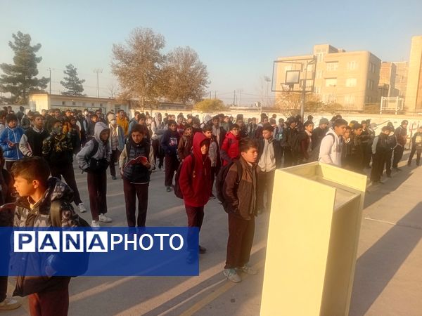 صبحگاه دبیرستان علامه طباطبایی