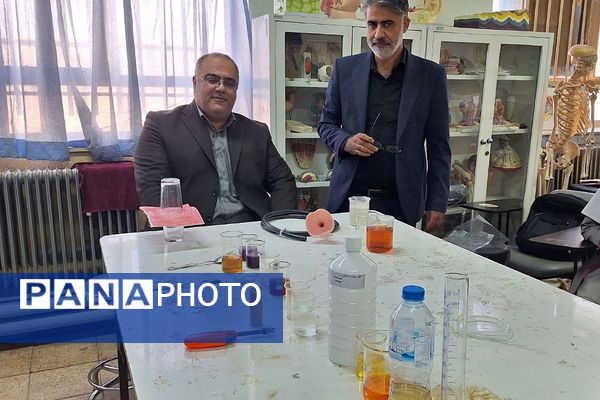 شور علمی دانش آموزان فشافویه در آیین گرامیداشت روز آزمایشگاه