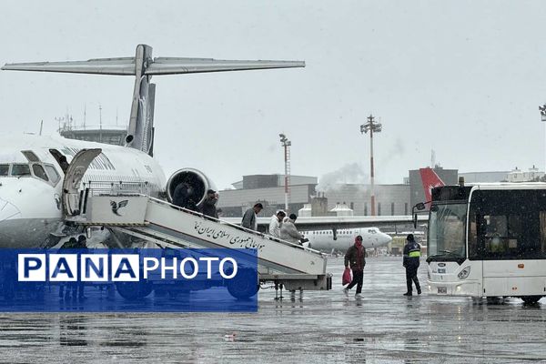 ۱۳ ساعت بعد از بارش برف در فرودگاه شهید هاشمی نژاد مشهد