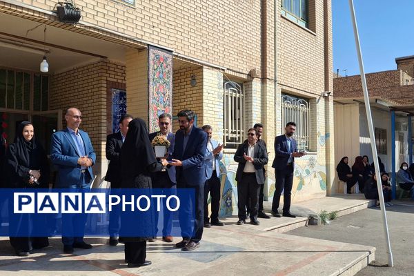 بازدید معاون پرورشی و فرهنگی ادارهکل شهرستانهای استان تهران از جشنواره انار در هنرستان امالبنین ورامین