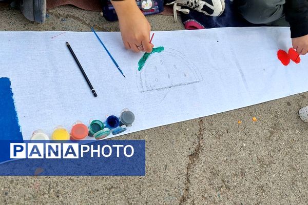 نمایشگاه دست سازه‌های دانش‌آموزان مدرسه شهید شرافت بهارستان‌دو