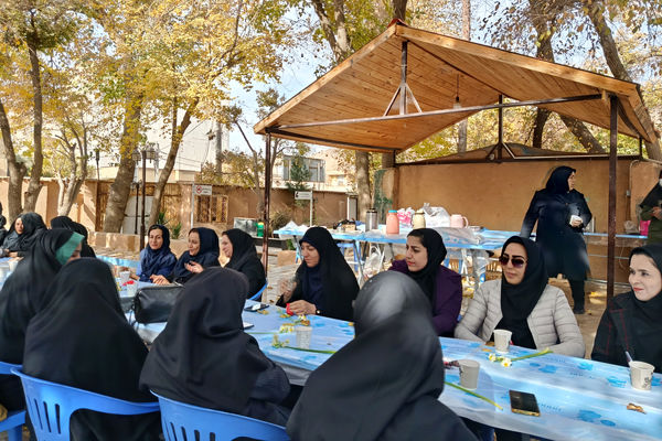محفل صمیمی کارکنان اداری ناحیه ۴ شیراز به مناسبت روز زن