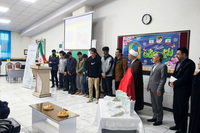 جشن کتاب و گرامیداشت هفته کتاب‌خوانی در مدرسه نمونه دولتی استاد مطهری