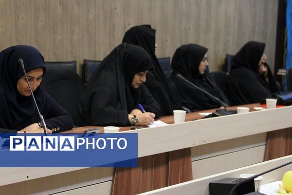 برگزاری جلسه توجیهی مدیران دوره متوسطه اول در سالن فرهنگ بهارستان دو