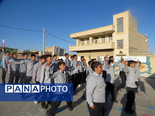 صبحگاهی شاد و پرنشاط در مدارس خاتم