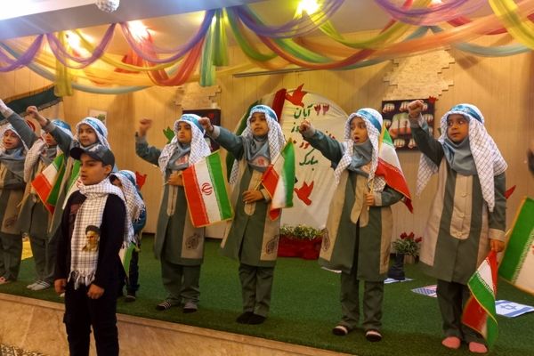 مراسم روز دانش آموز در دبستان دخترانه شاهد تحقیقی ناحیه ۶