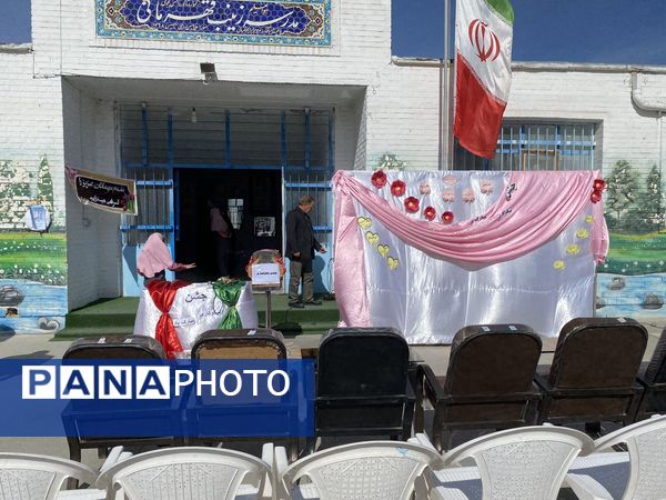 نواختن زنگ جشن نیکوکاری در دبستان زینب قهرمانی مه ولات