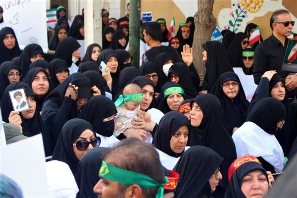 حماسه حضور نوجوانان کفن‌پوش قمی در راهپیمایی «عهد خون»