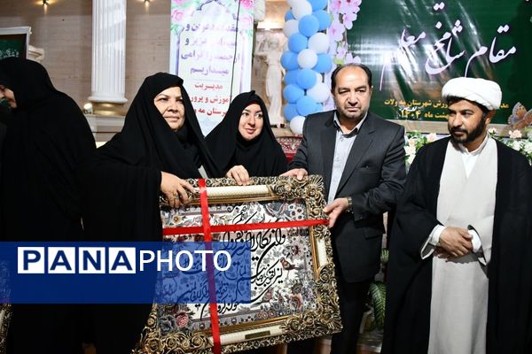 هفته‌ای برای ستایش دانایی؛ جشن معلمان در تالار ملک برگزار شد