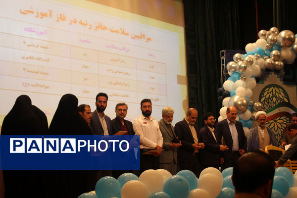 آیین تقدیر از برگزیدگان جشنواره سفیران سلامت استان قم