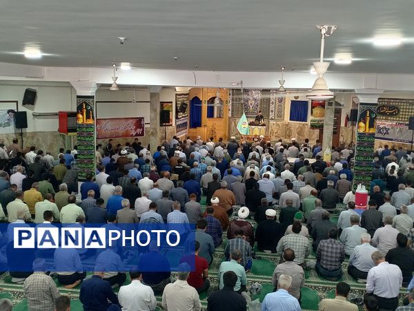 حضور دانش‌آموز خبرنگاران پانا در نماز جمعه به مناسبت روز خبرنگار