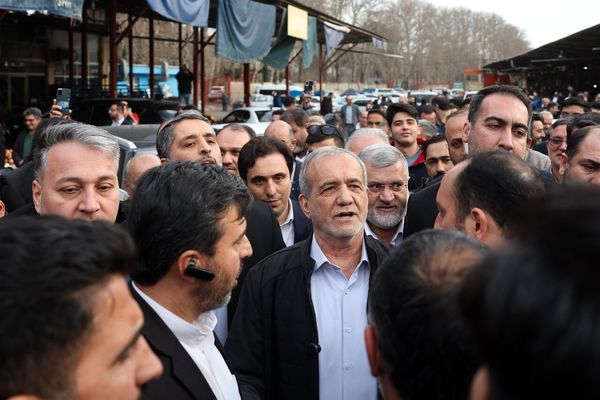 حضور میدانی رئیس‌جمهور میان مردم و بیان داشته‌ها و امکانات کشور بسیار ارزشمند است