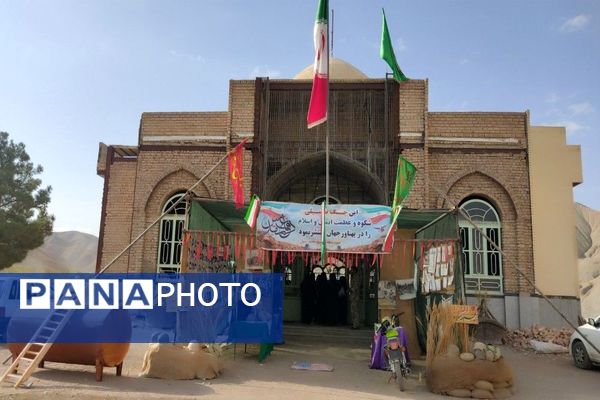 نمایشگاه شهدایی وروایتگری راوی دفاع مقدس در گلزار شهدای شهر بار نیشابور 
