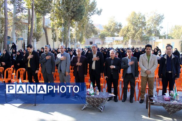 گرامیداشت روز آزمایشگاه در دبیرستان دخترانه شاهد غرویان وکیلی (۲۲)