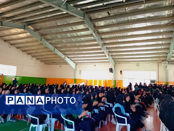 آغاز المپیاد ورزشی در دبیرستان شهید سلیمانی با مشعل امید و نمایش استعدادها