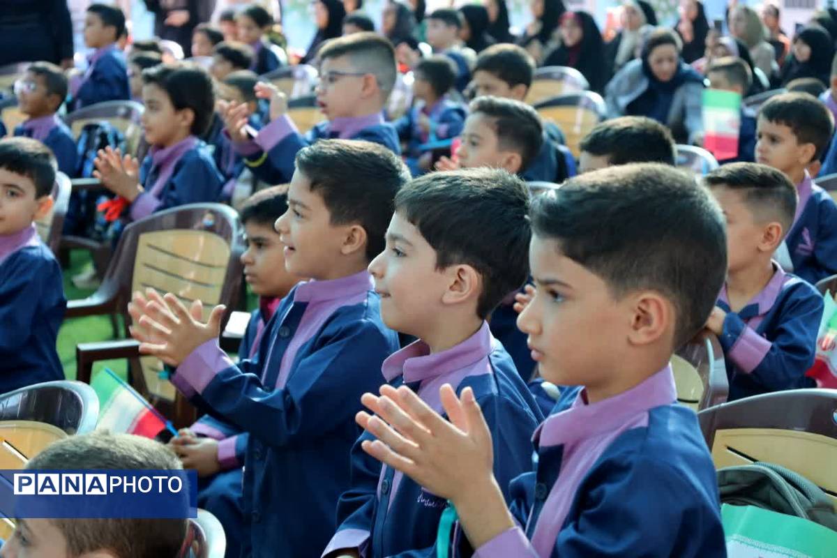 نواخته شدن زنگ شکوفهها در دبستان محمد مهدی صالحی یزد