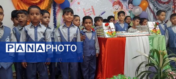 جشن شکوفه ها درمدرسه مرحوم زرتاش شهرستان خلیل آباد 