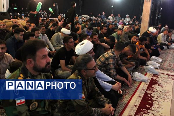 اجتماع «عاشقان بی‌نشان» در کاشان؛ روایت تصویر از شب ادای احترام به شهدا