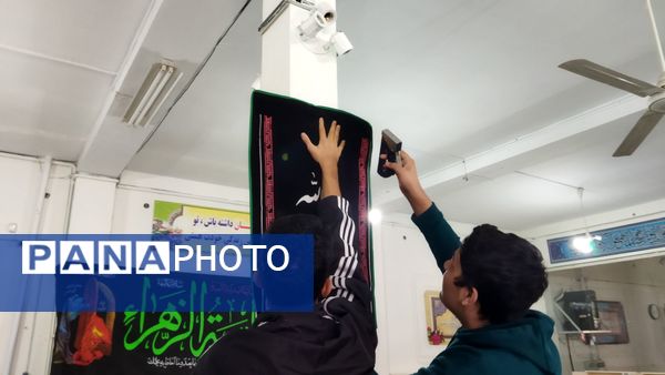 آماده‌سازی نمازخانه دبیرستان شاهد برای استقبال از شهید گمنام