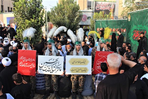 حماسه حضور نوجوانان کفن‌پوش قمی در راهپیمایی «عهد خون»