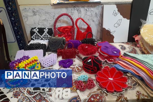 جشن توانمندی زنان  در نمایشگاه بانوان دانشگاه آزاد ملارد