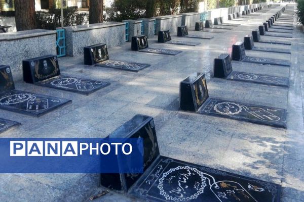 حضورپیشتازان دبیرستان شهید مجید دهنوی درگلزار شهدای بهشت فضل نیشابور