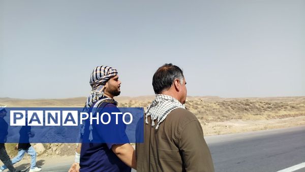 پیاده روی زائران امام رضا(ع) از ملک آباد تا مشهد 