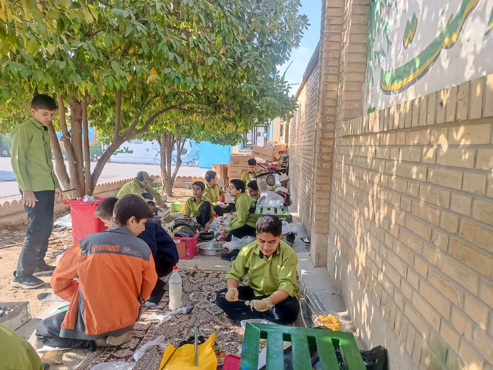 ناهار وحدت با طعم  شادی و لذت در مدرسه شاهد حاج مصلحیان