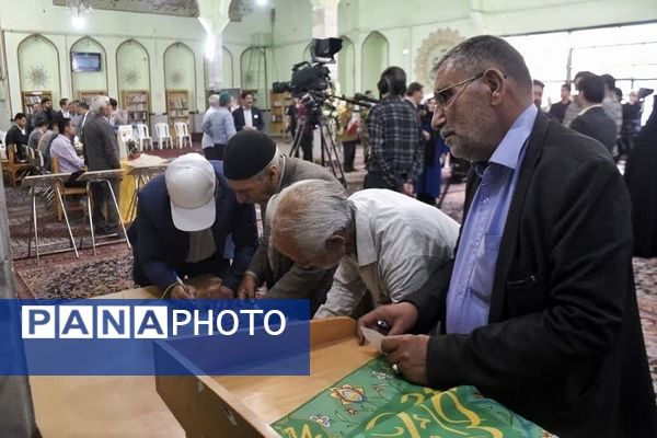 چهاردهمین انتخابات ریاست‌جمهوری در مسجد انقلاب بجنورد