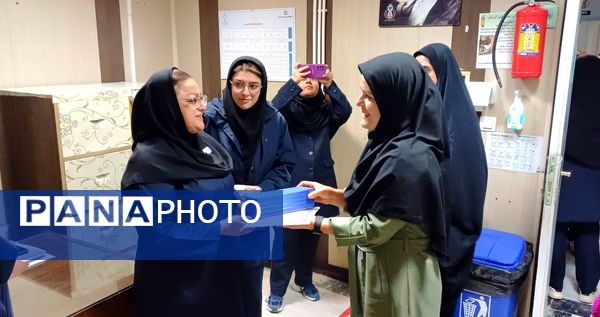 قدردانی دانش‌آموزان از پرستاران در روز پرستار