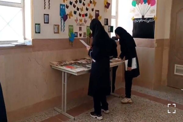 افتتاحیه پرشور «دوشنبه‌های کتابخوانی» در دبیرستان زینب کبری(س) تفت