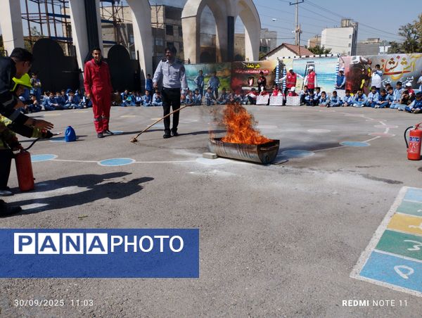بزرگداشت روز آتش نشان در دبستان مصلی نژاد امام حسن ( ع)