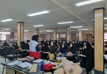 آموزش کمک‌های اولیه در دبیرستان شهدای هاتف اصفهان