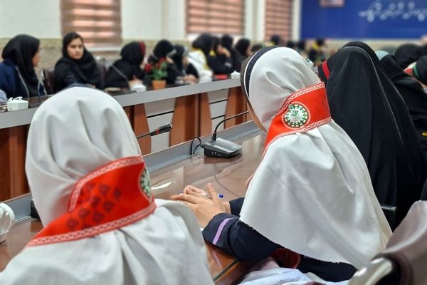 جلسه هم‌افزایی و توانمندسازی دانش‌آموزان جدیدالورود خبرگزاری پانا قرچک