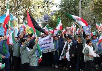 امروز شاهد شور و شعف وصف‌ناپذیری در بین دانش‌آموزان بودیم