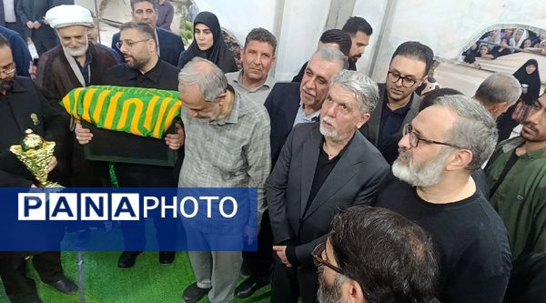 مراسم خاکسپاری استاد فرشچیان با حضور مسئولان ملی و کشوری در استان اصفهان