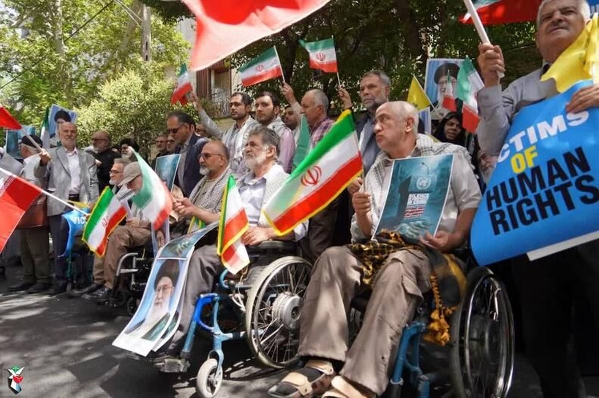 تجمع خانوادههای شهدا و ایثارگران در محکومیت حملات اسرائیل و امریکا