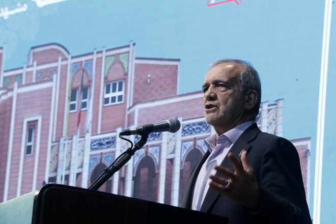 تحصیل نباید امتیاز ثروتمندان باشد؛ نظام آموزشی را از انحصار بیرون می‌کشیم