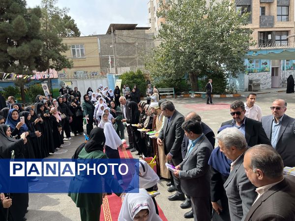 آیین نواختن زنگ مهر در آموزشگاه استثنایی ایثار ناحیه دو مشهد 