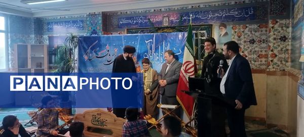 محفل انس با قرآن در دبیرستان شهدای مدافع حرم منطقه ۱۰