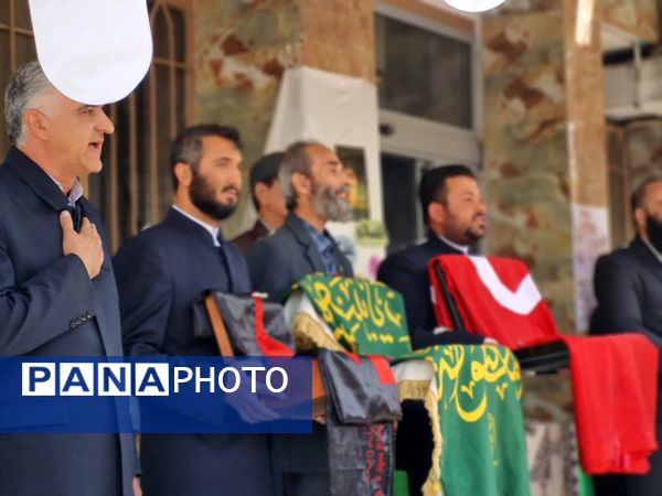 پرچم گردانی حرم مطهر امام رضا (ع) در دبیرستان دخترانه خدیجه کبری (س) ناحیه۴ اصفهان