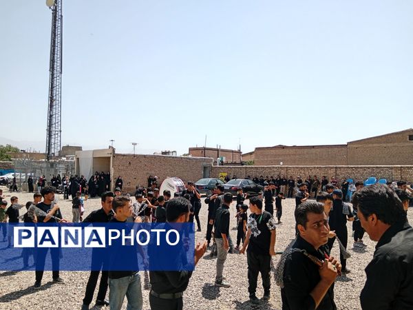 هیئت زنجیرزنی در روستای فیض آباد در صبح عاشورای حسینی 
