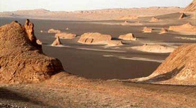 تأکید بر استانداردسازی مواد تثبیت‌کننده خاک در یک کارگروه ملی