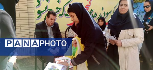 برگزاری انتخابات شورای دانش‌آموزی در مدرسه شاهد آمنه