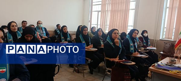 کارگاه توانمندسازی مربیان کاردان پیشتاز سازمان دانش‌آموزی ناحیه یک کرج 